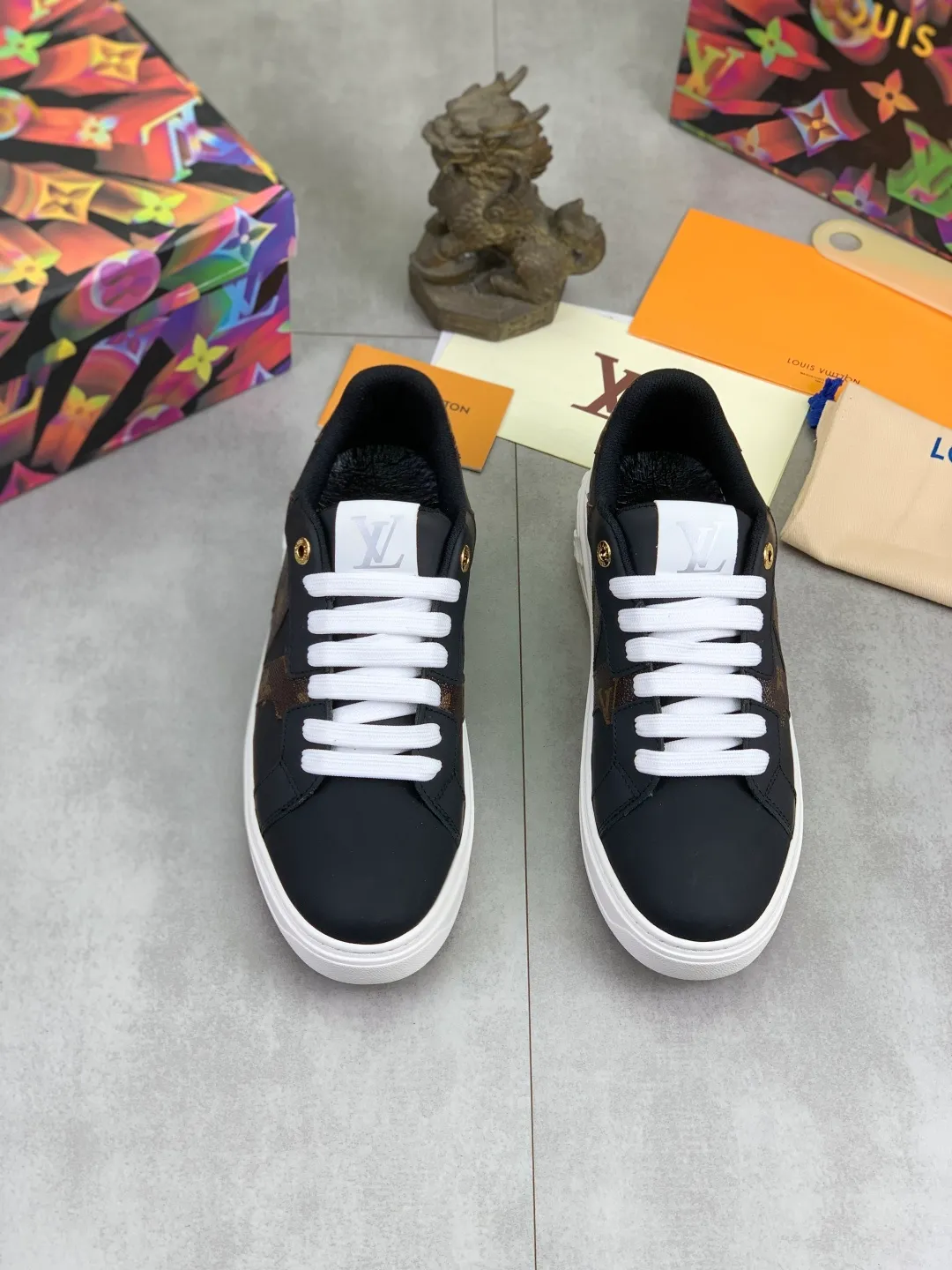 Men's men's shoes P520💰【New style】🆘High quality cowhide【Louis Vuitton】LV official website's latest model🎁casual and fashionable men's shoes👟hot style💥simple and elegant style, exclusive for trendy men. Unique official website's latest brand elements👑original decoration, fashionable and generous, the fabric is made of original denim➕comfortable and breathable mesh lining➕cow leather feet ✅The official website specifies wear-resistant casual outsole, the classic model is taken in real life🎬Color: 4️⃣colors available😍Number of codes: 38-44 Full set of packaging